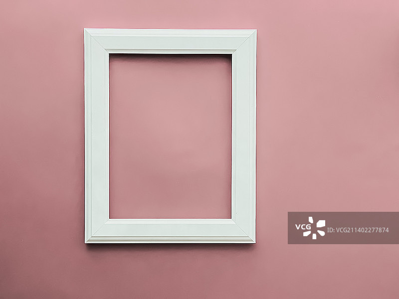 腮红粉色背景上的垂直艺术画框设计图片素材