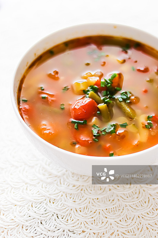 碗里的热蔬菜汤、舒适食品和自制餐图片素材