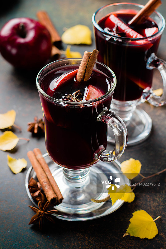含苹果的热红酒图片素材