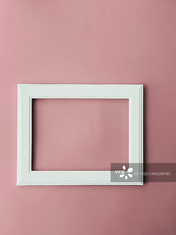 腮红粉色背景上的横向艺术画框扁平设计图片素材