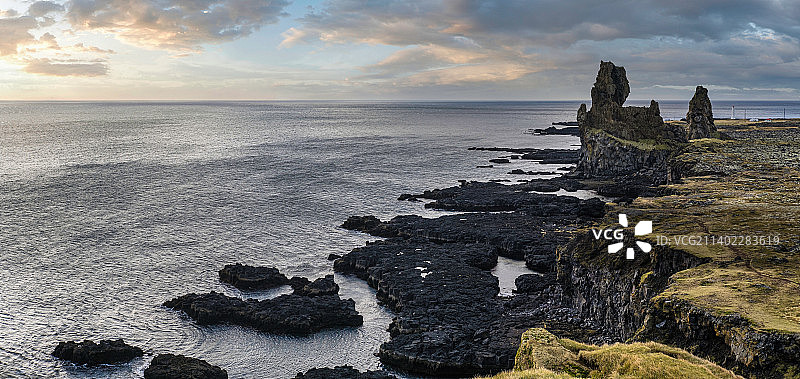 冰岛斯奈山半岛斯奈菲尔国家公园Londrangar观景点图片素材