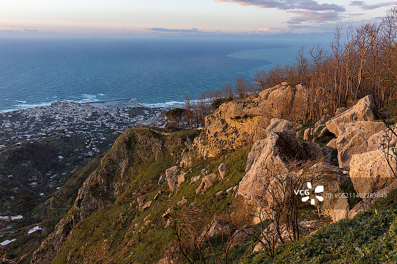 意大利坎帕尼亚福里奥日落时分的海景图片素材