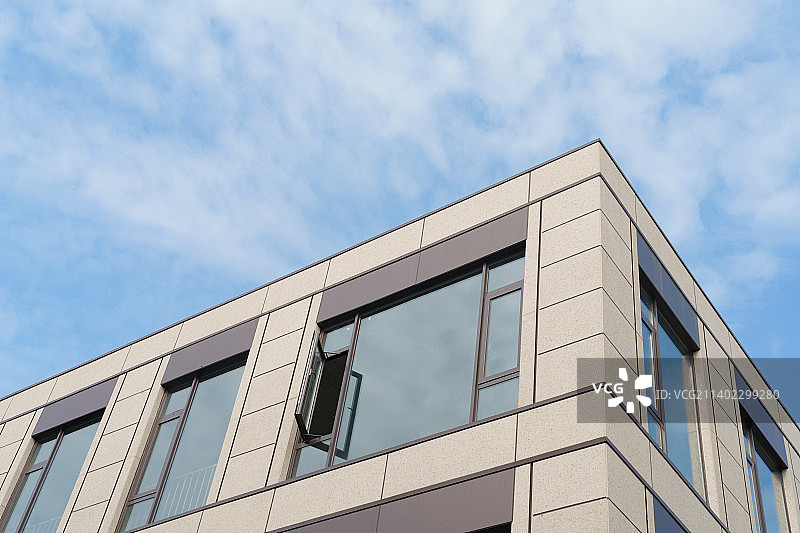 阳光下建筑外立面特写图片素材