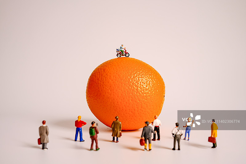 微缩创意静物 橙子 桔子 橘子 水果 果实 小人国图片素材
