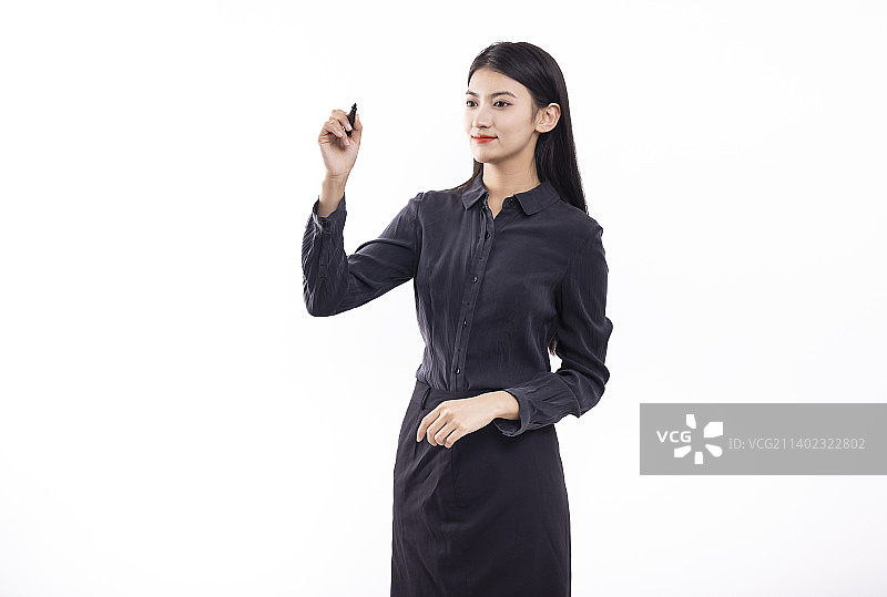 白色背景下穿着黑色衬衫短裙的商务女性图片素材