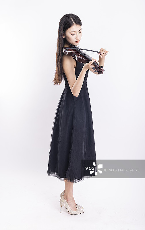 白色背景里拉小提琴的年轻女性图片素材