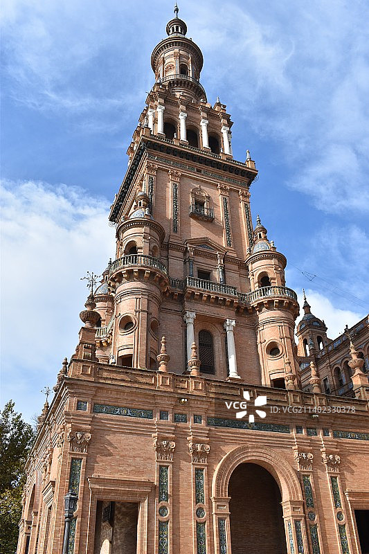 西班牙塞维利亚大教堂的低角度视图图片素材