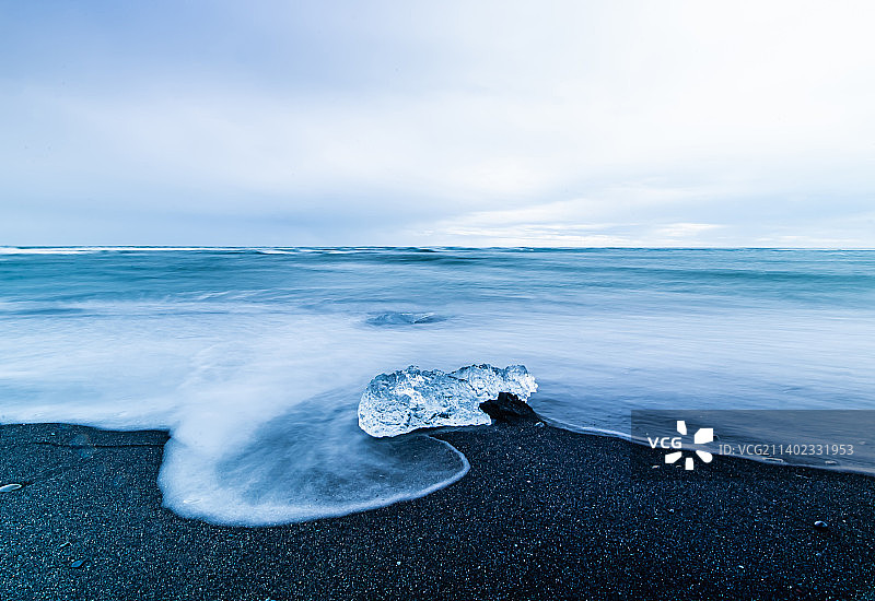 冬季冰岛钻石海滩的壮丽海景图片素材