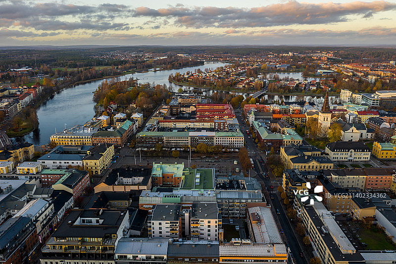 高角度的建筑物在天空的城市，卡尔斯塔德，瑞典图片素材