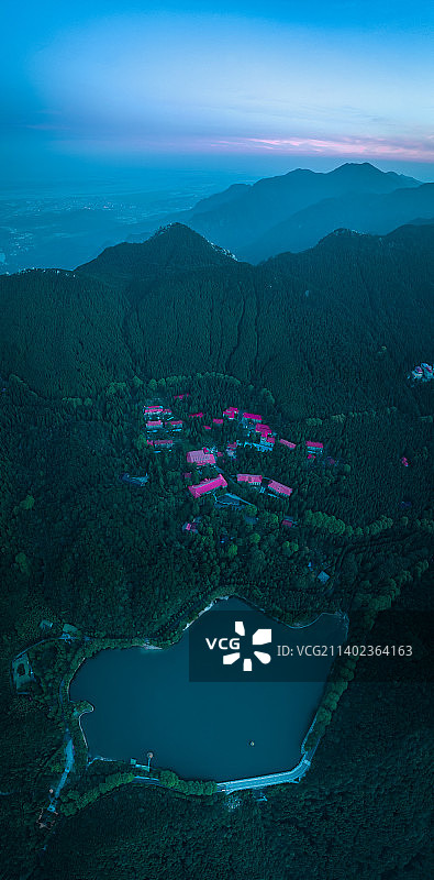 庐山上的芦林湖（航拍庐山）图片素材