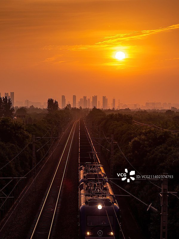 通往城市的铁路 火车 交通运输 郑州 陇海铁路图片素材
