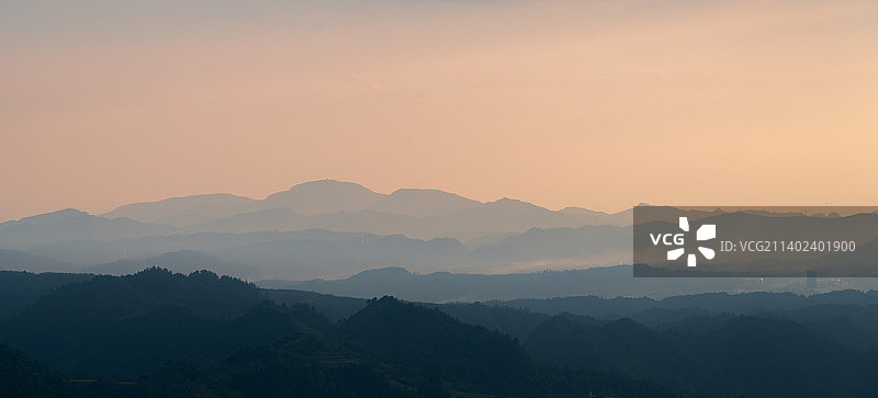夕阳鸟外，秋风原上，目断四天垂。——摄于贵州省独山县图片素材