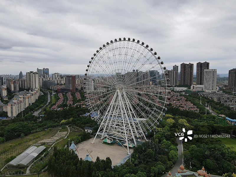 广西南宁市凤岭儿童公园航拍摩天轮图片素材