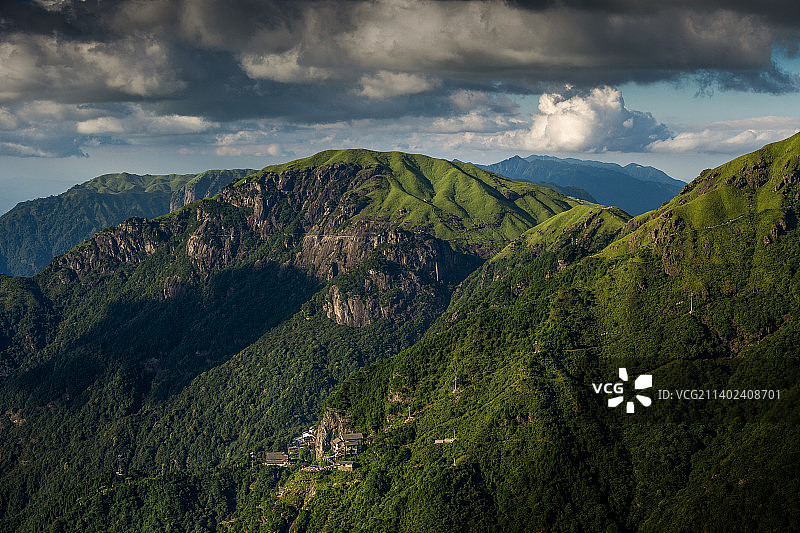 山腰上的驿站图片素材