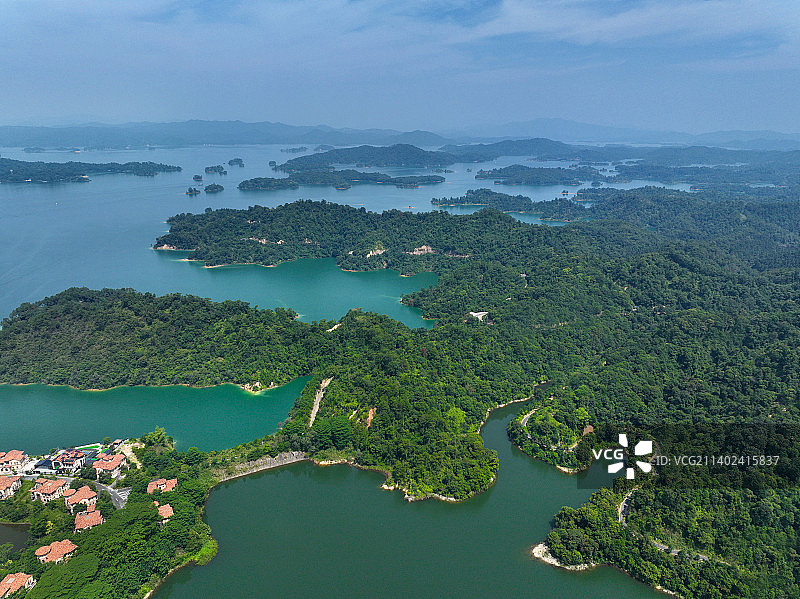 广东省河源市新丰江水库森林公园九里湖畔万绿湖美思威尔顿酒店航拍图片素材