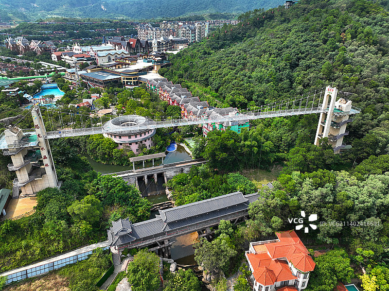 广东省河源市客天下国际旅游度假区温泉酒店恐龙水晶桥航拍图片素材