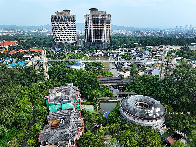 广东省河源市客天下国际旅游度假区温泉酒店恐龙水晶桥航拍图片素材