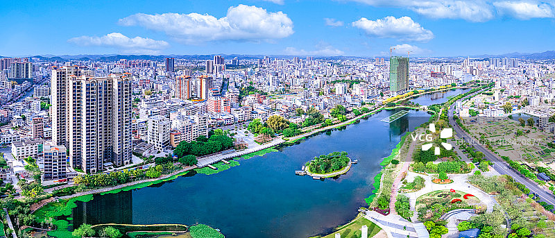 广东梅州五华县城市风光，蓝天白云，公园图片素材