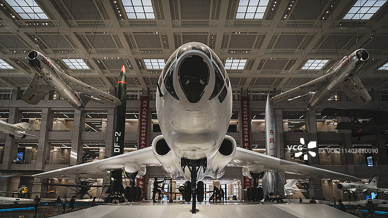 军博兵器陈列馆仰视轰6轰炸机图片素材
