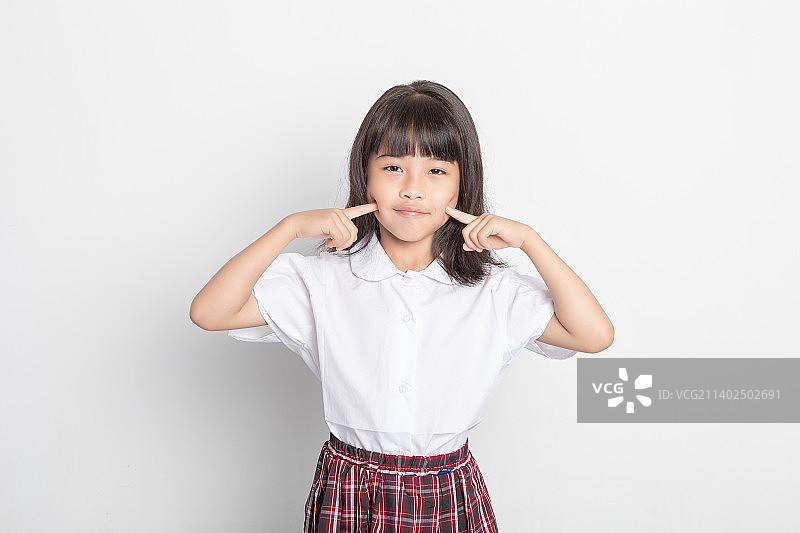 一个天真可爱的中国小学生图片素材