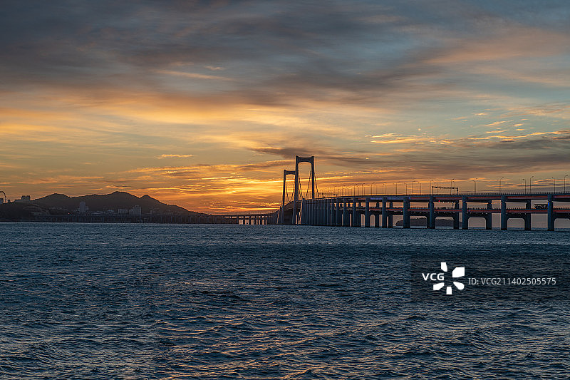 辽宁大连星海湾跨海大桥日出景观图片素材