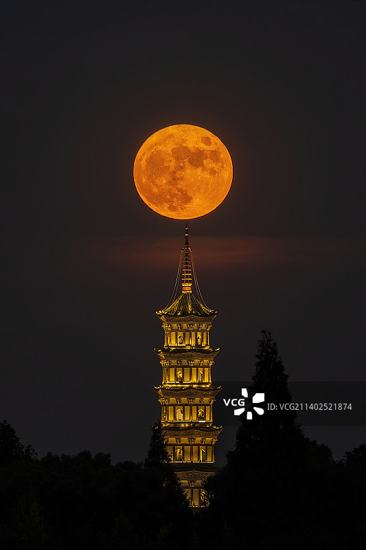 天王塔玄月图片素材