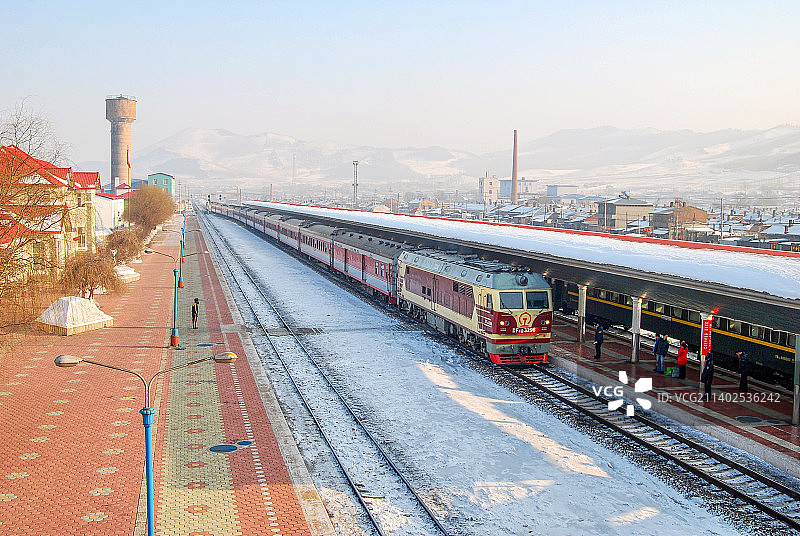 牡丹江-大连2052次进入滨绥线一面坡站图片素材