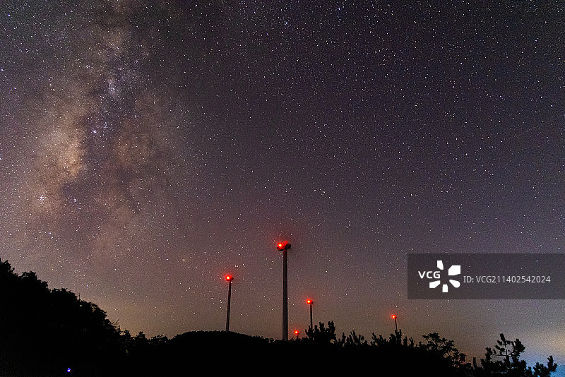 庆元双苗尖风力发电星空图片素材