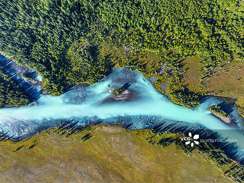 新疆喀纳斯神仙湾俯瞰航拍图片素材