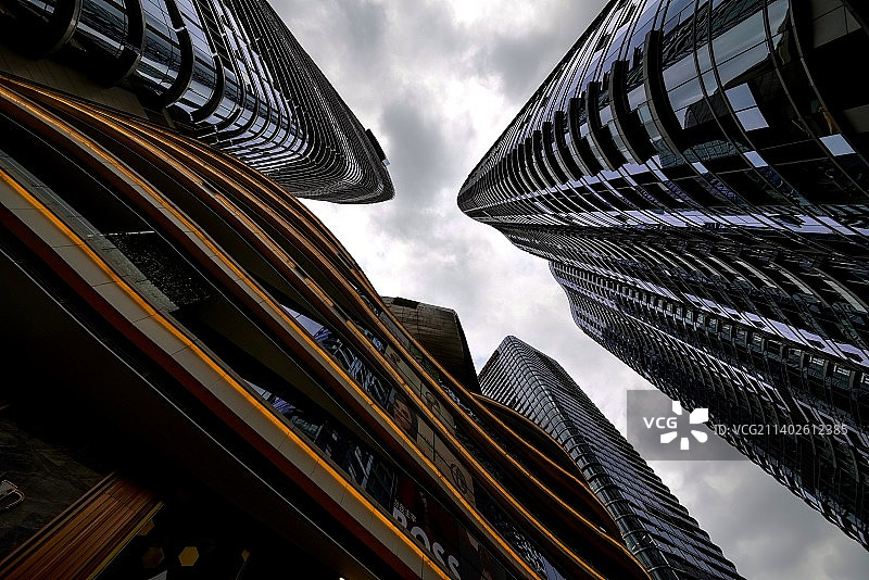 被挤压的天空图片素材