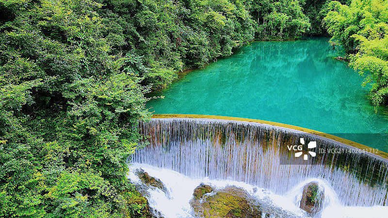 荔波小七孔景区卧龙潭瀑布图片素材