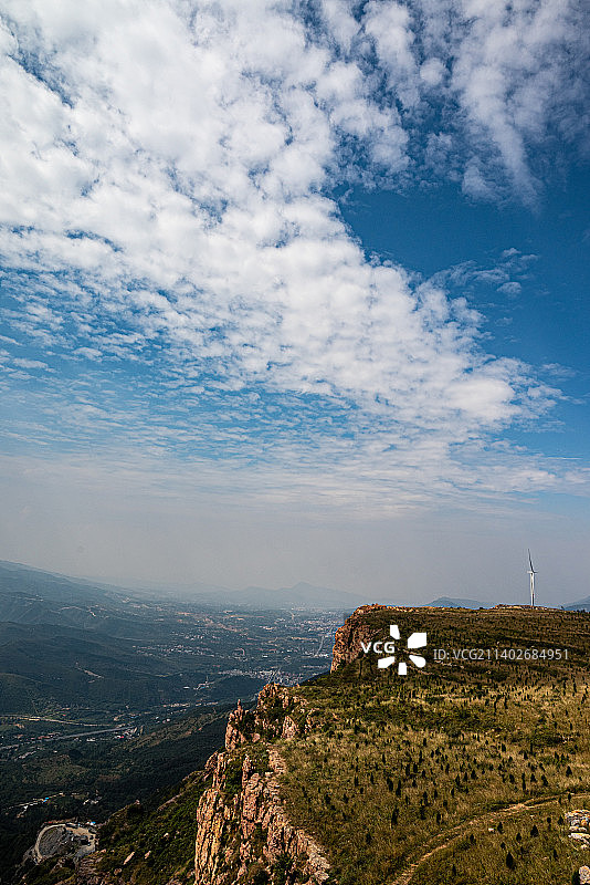 高山上的风车图片素材