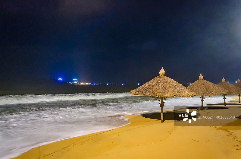 越南芽庄海岸沙滩夜景灯光图片素材