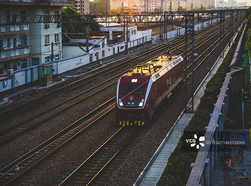 夕阳下的火车图片素材