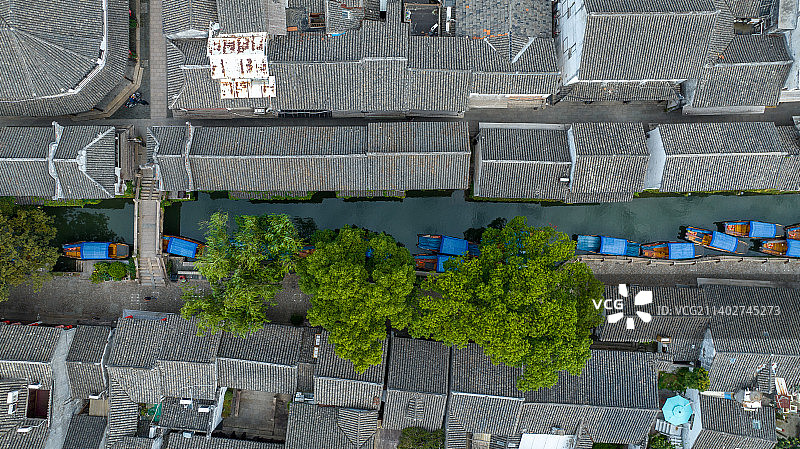 国家5A级景区，中国第一水乡，江苏省苏州市昆山市周庄古镇，夜景航拍乌篷船，小桥流水人家图片素材