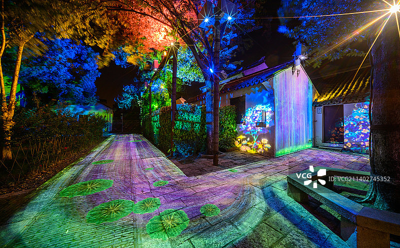 国家5A级景区，中国第一水乡，江苏省苏州市昆山市周庄古镇，夜景航拍乌篷船，小桥流水人家图片素材