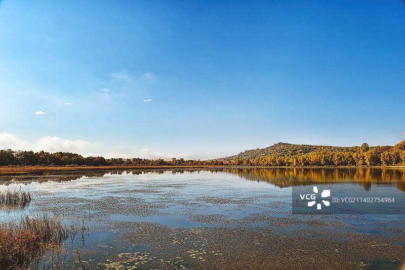 坝上月亮湖的秋天图片素材