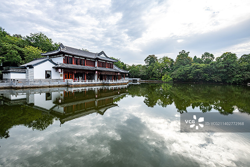 安徽滁州琅琊山风景区深秀湖建筑倒影自然景观图片素材