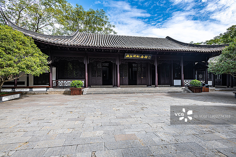 安徽滁州琅琊山风景区同乐园景点景观.蓝天白云背景下的欧阳修纪念馆建筑图片素材