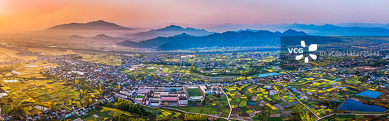 南郑区高台镇油菜花开，大地美如画。图片素材