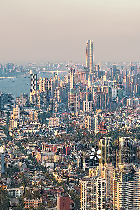 武汉武昌黄鹤楼和绿地高楼城市风光图片素材