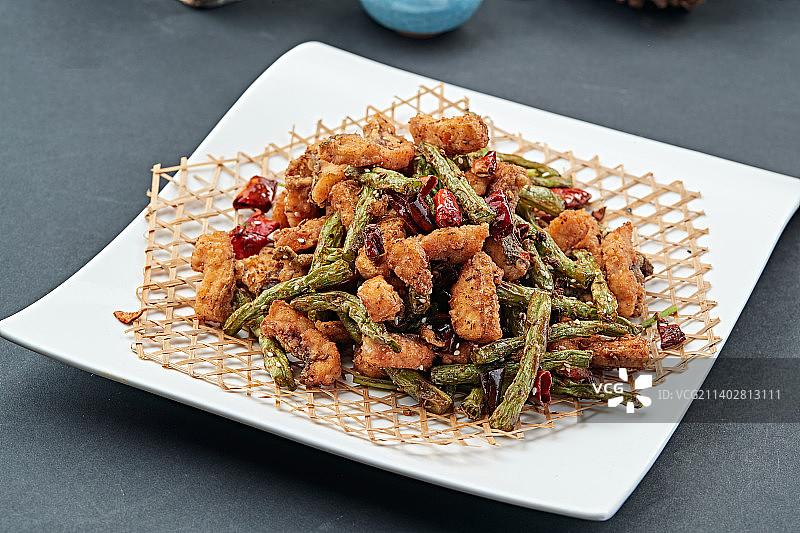 辣子兔丁干煸豆角图片素材