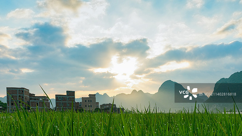 广东省罗定市苹塘镇的田野日出图片素材