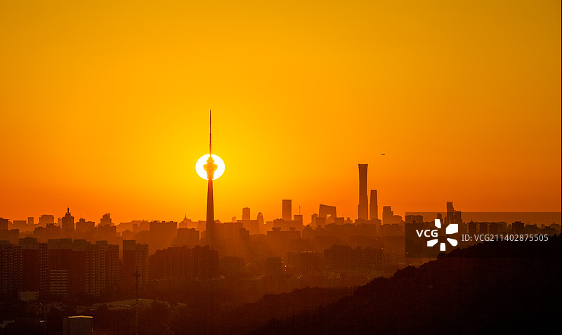 中央电视塔悬日图片素材