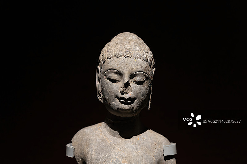 青州市博物馆藏龙兴寺遗址出土北齐彩绘佛像图片素材