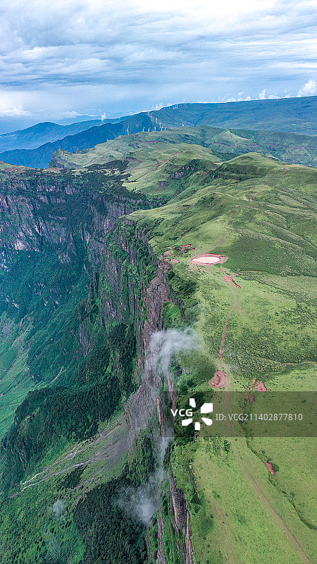 四川凉山彝族自治州雷波县，龙头山大断崖。图片素材