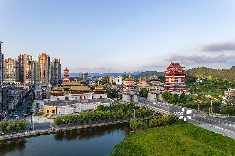 贵州省黔南州独山县烂尾楼仿古建筑日落户外航拍图片素材