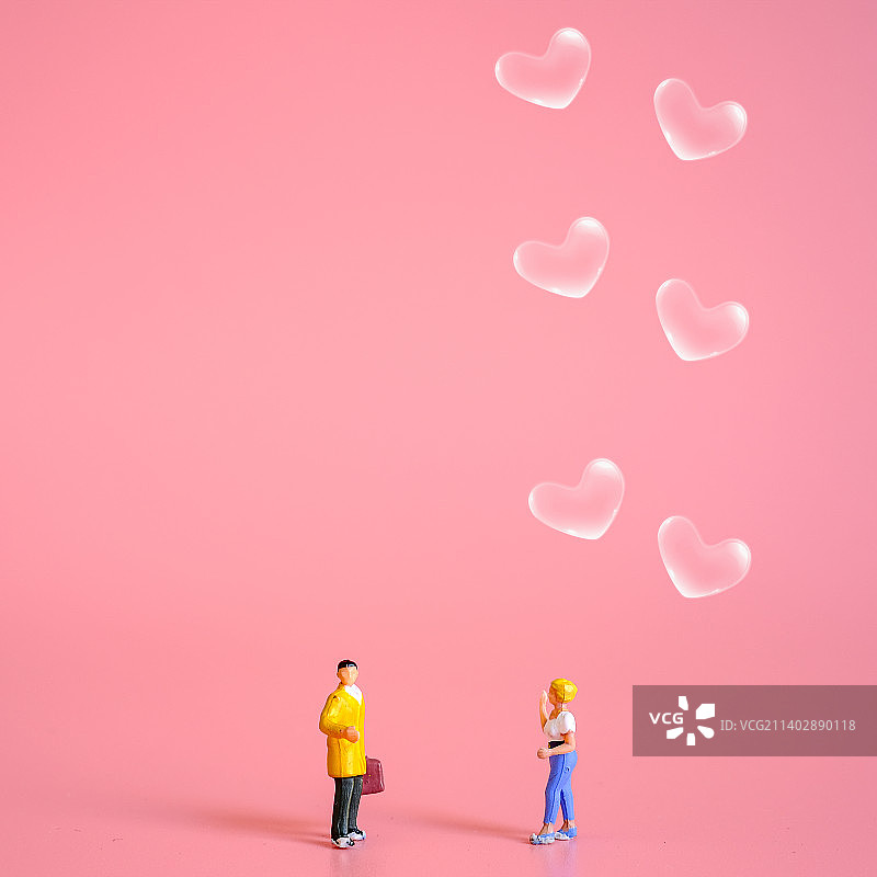 微缩创意  情人节 相遇  恋人 爱情 亲情  小人国图片素材