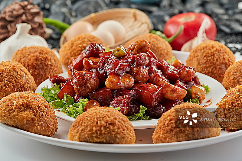 板栗红烧肉配避风塘窝头图片素材