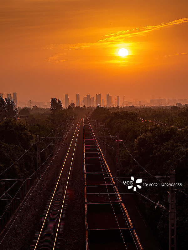 通往城市的铁路 火车 交通运输 郑州 陇海铁路图片素材